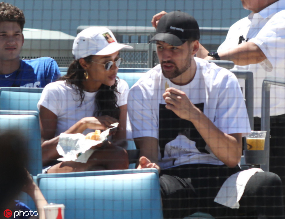 楚阿梅尼：我更喜欢踢6号位；阿隆索经常就后腰位置指导我（楚阿梅尼：更倾向司职6号位；阿隆索常就后腰职责给我指点）