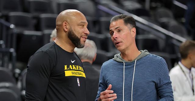 格莱姆斯＆乔治发挥出色，76人收获客场三连胜（格莱姆斯、乔治状态火热，76人豪取客场三连胜）