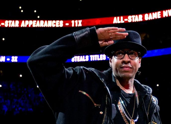 招牌绝技！哈滕弧顶接球 带一步高抛空心命中打停马刺（哈滕招牌绝活：弧顶接球一步高抛空心，打停马刺）