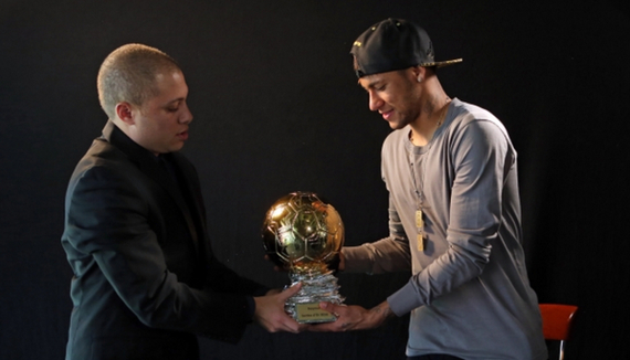 记者：曼联有意阿贾克斯17岁中场乔西-莫基奥（记者称曼联有意引进阿贾克斯17岁中场乔西-莫基奥）