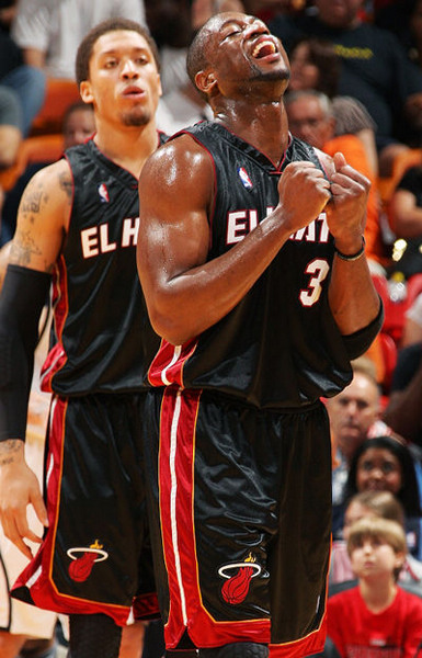 德比战投掷物品，西足协处罚塞维利亚部分看台关闭3场+罚款（德比扔物事件：西足协罚塞维利亚部分看台关闭3场并处以罚款）