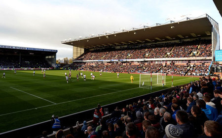 世界杯历史经典比赛回顾（历届世界杯经典对决回眸）