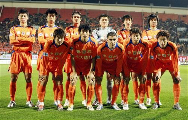 基恩谈阿诺德被嘘：红军球迷极力嘘一个本地孩子，还觉得很有风度（基恩评阿诺德遭嘘：利物浦球迷狂嘘自家本土小将，却自以为有风度）