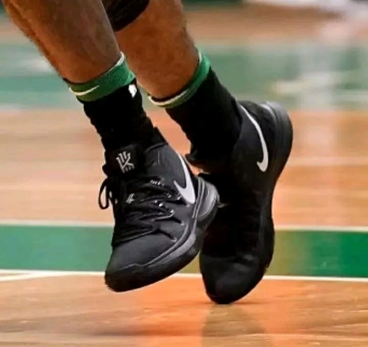 突发！美媒曝重磅交易方案，火箭9换1，字母哥联手杜兰特？（美媒曝震撼方案：火箭或以九换一，字母哥将携手杜兰特？）