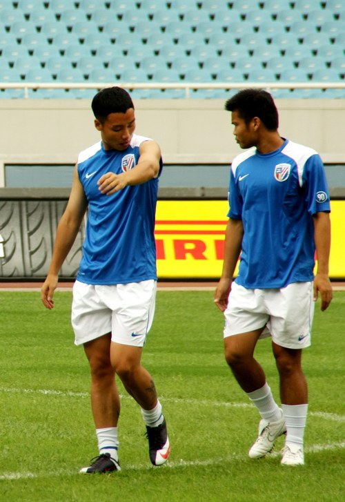 英超焦点战：利物浦主场迎战热刺,（英超重磅对决：利物浦坐镇安菲尔德迎战热刺）