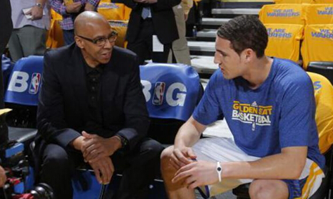 失去双腿的他，每一步都跑出了“不认命”的劲儿！（失去双腿后，他用每一步跑出不向命运低头的力量！）