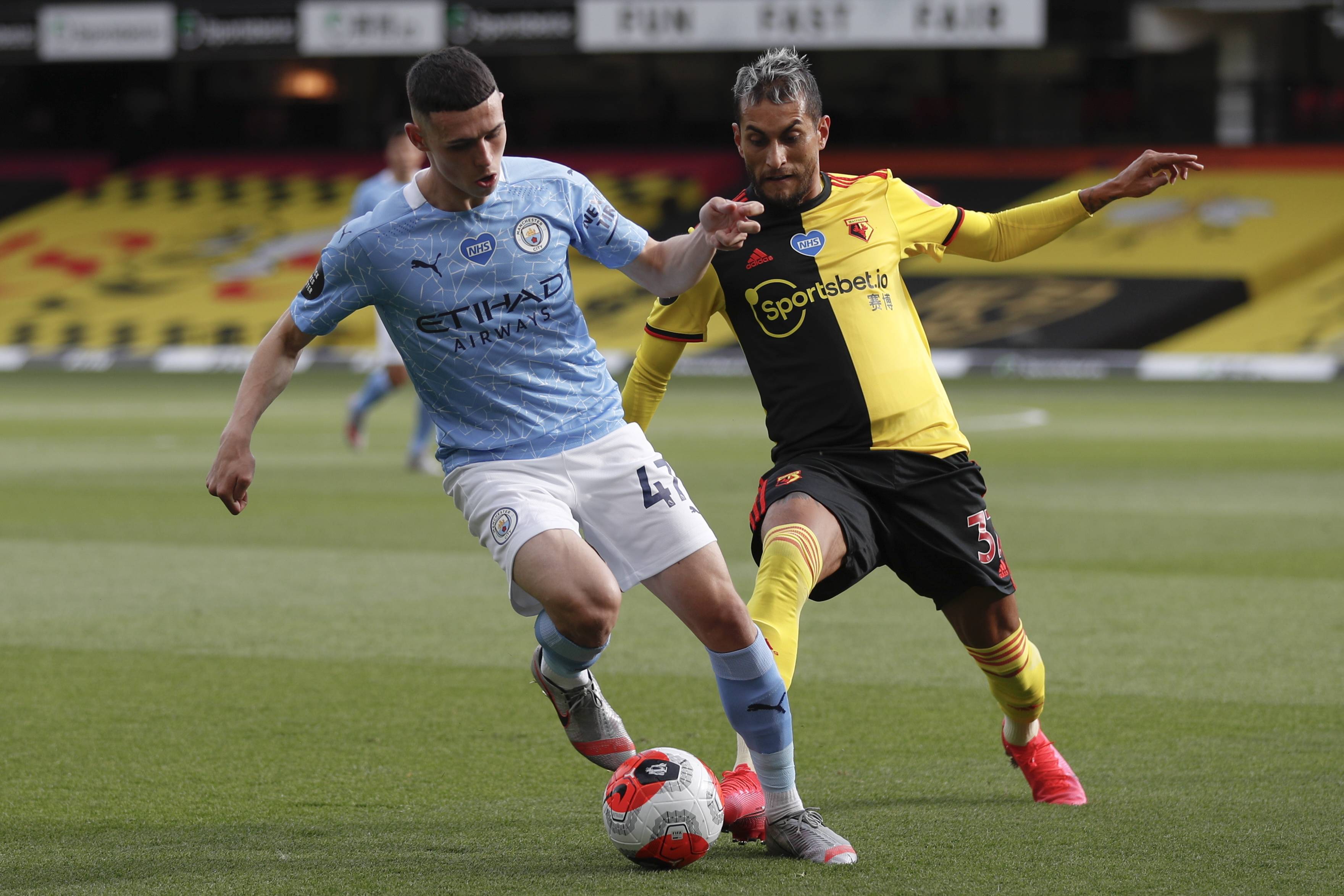 沙拉维谈续约：我们还得再谈谈，看看接下来会发生什么（沙拉维谈续约：仍需进一步沟通，静待下一步进展）