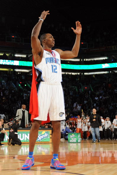 状态火热！乔治半场13中8得到27分3篮板4助攻（手感爆棚！乔治半场13投8中砍下27分3板4助）