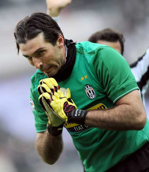 大卫-路易斯：尤文的水平远在我们之上；客战切尔西非常艰难（大卫-路易斯：尤文实力明显在我们之上，客场挑战切尔西将十分艰难）