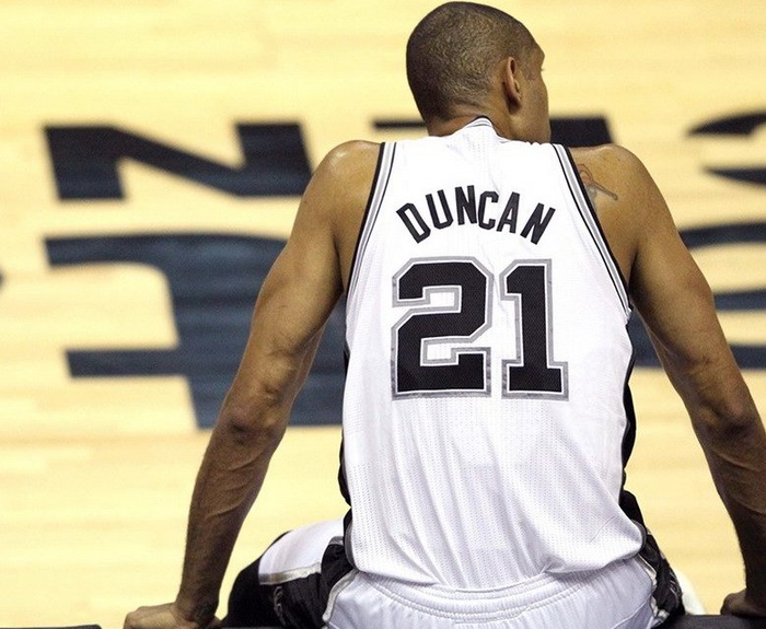 西甲：皇马客场2-2战平比利亚雷亚尔（西甲联赛：皇马客战比利亚雷亚尔2-2收场）