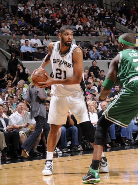 阿奇姆彭迎来中超第200场里程碑，此前199场贡献68球21助（中超第200战达成！阿奇姆彭此前199场斩获68球21助攻）