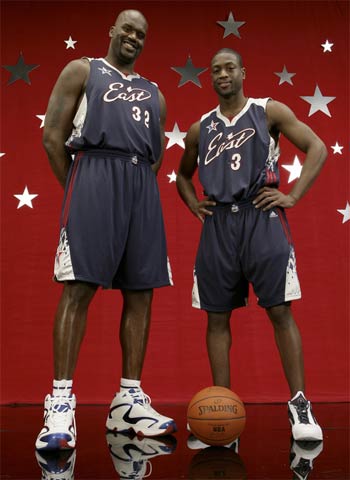 圣诞大战，火箭大胜湖人！杜兰特25+9+4，詹姆斯18分（圣诞夜火箭狂胜湖人：杜兰特25+9+4，詹姆斯18分）