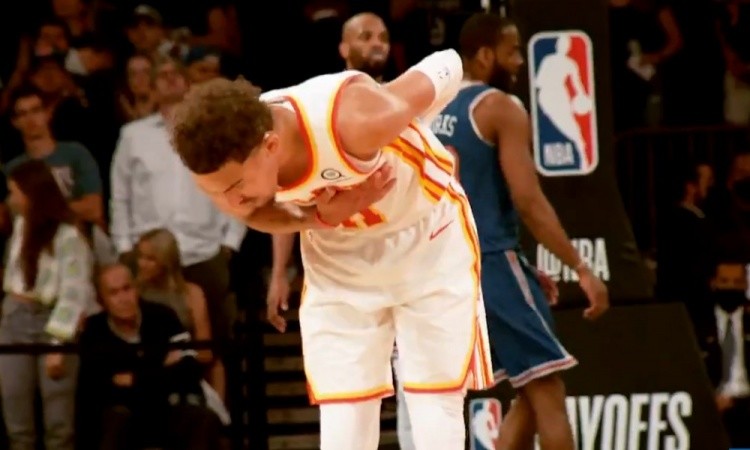 防守端连续抢断，节奏被带飞（防守连续断球，比赛节奏加速）