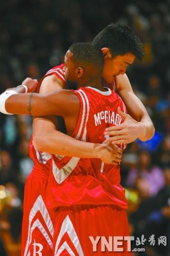 詹姆斯空砍准三双，15篮板大幅刷新个人赛季新高（詹姆斯准三双难救主，15篮板刷新本季个人新高）